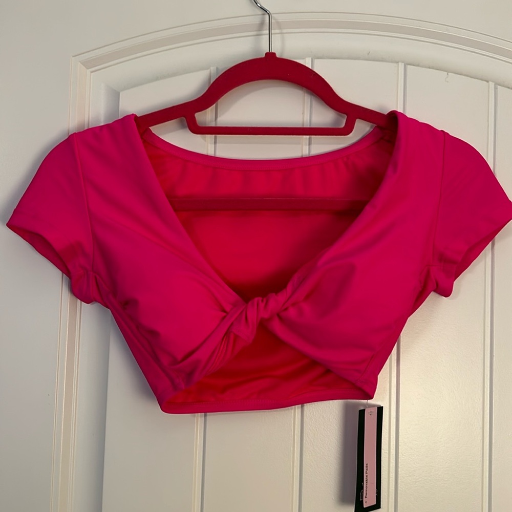 NWT twist front bikini top